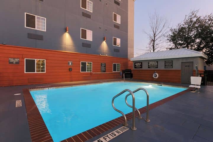 Pool 19 of 48