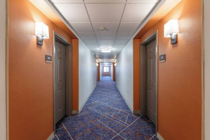 Ballroom/Hall 32 of 48