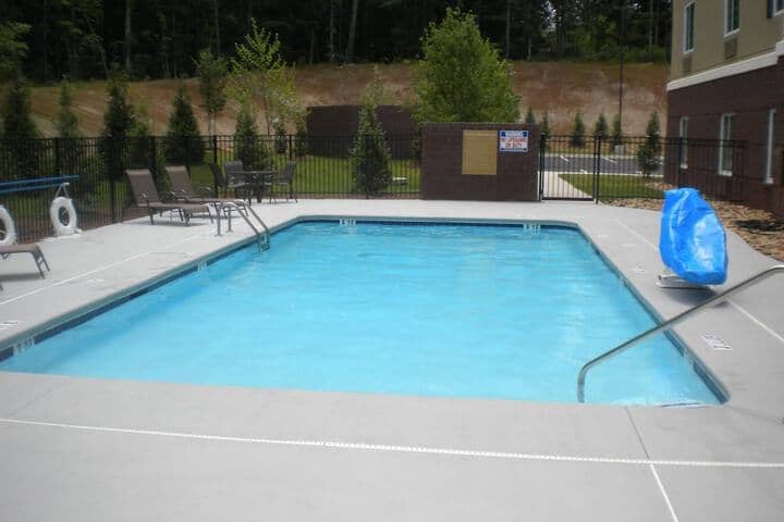 Pool 25 of 41